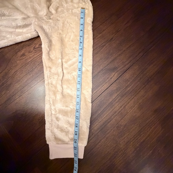 Wound Up Juniors Christmas Icon Tan Fleece Pullover, Size XL - Picture 12 of 14